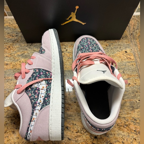 Nike air jordan 1 low SE 7y/7m/8.5w - Picture 2 of 7